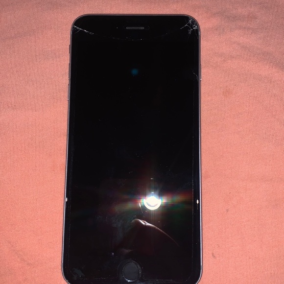 iPhone 6s PLUS Comes with a marble case with a pop socket